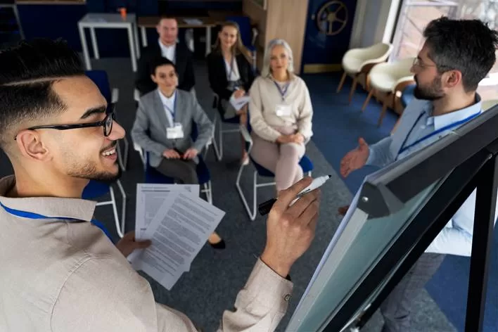 Treinamento de idiomas in company: como funciona e quando vale a pena