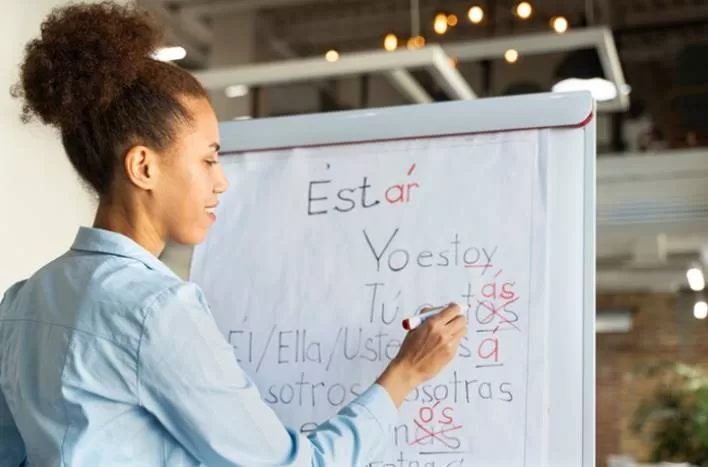 Por que o espanhol é tão importante para secretárias?