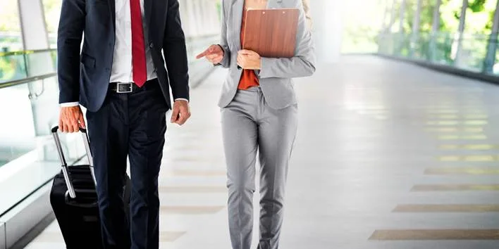 Versátil Inglês para carreira internacional: habilidades linguísticas que as empresas procuram