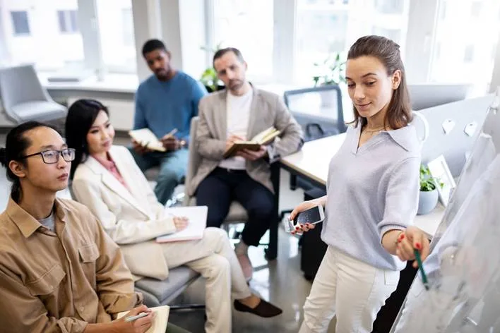 Versátil Treinamento de idiomas para empresas: quais são os modelos de investimento disponíveis na Versátil?